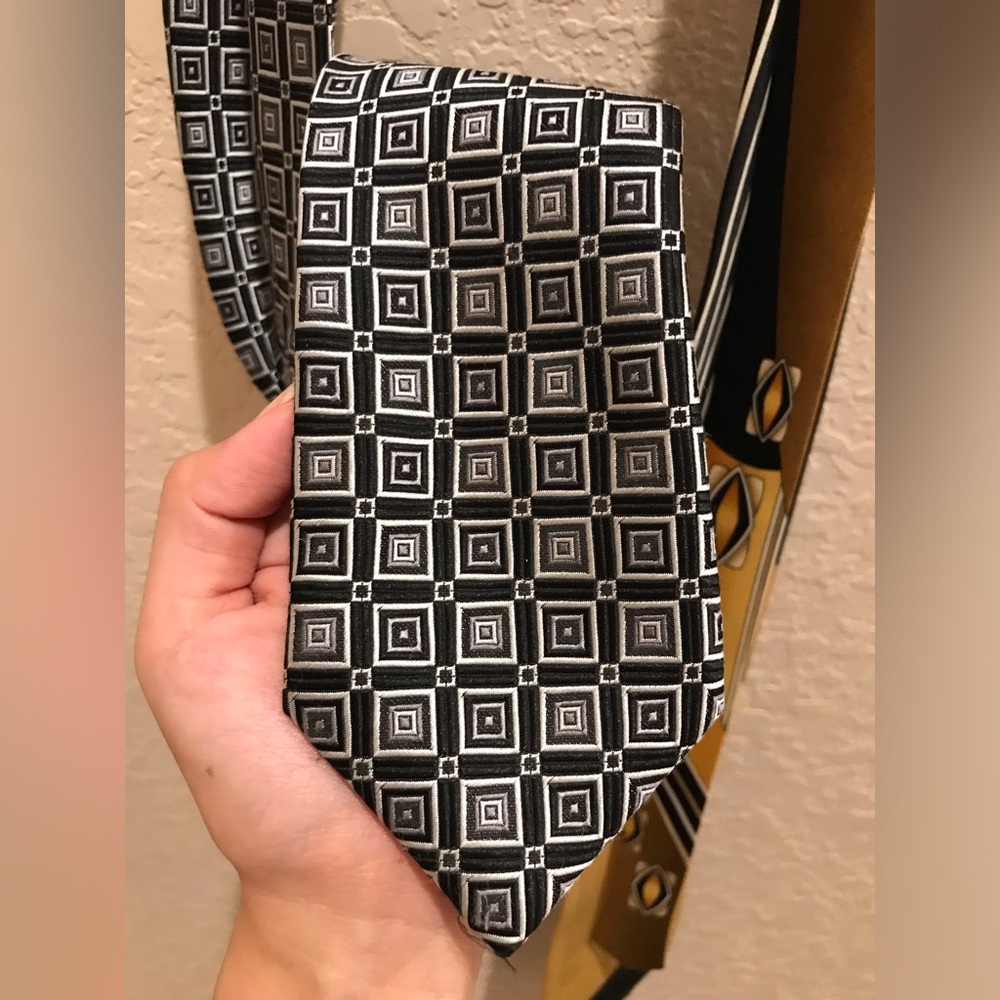 DAVVERO BENINO 100% POLYESTER PRINT TIE & CHRISTIAN AUJARD PARIS GEOMETRIC TIE - Picture 9 of 14